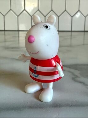 Peppa Pig Suzy Sheep in Nautical Outfit Mini Figure